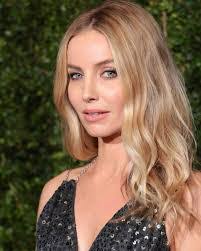 Annabelle Walsh's Instagram, Twitter & Facebook