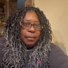 Drake Allegedly Buys Fake 2Pac Death Row Chain Rumors are circulating that  Drake purchased a fake Death Row Records chain, famously worn by 2Pac