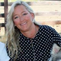 Kim Vail's Instagram, Twitter & Facebook