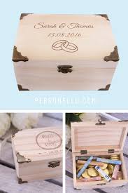 Welches geschenk zum hochzeitstag dem mann oder der frau ihres herzens die größte freude unser geschenkefinder hilft ihnen bei der auswahl an originellen geschenken zum hochzeitstag. Schatztruhe Mit Gravur Kleine Schatzkiste Aus Holz In 2020 Geschenkbox Hochzeit Geschenke Mit Gravur Geldgeschenk Hochzeit Verpacken