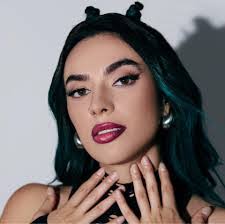 Ginger Romero's Instagram, Twitter & Facebook