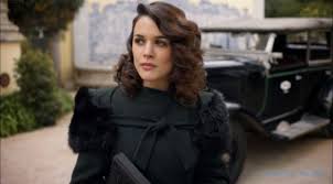 Sira Quiroga Abrigo Verde Lazo El Tiempo Entre Costuras Capitulo 9 Tiempo Entre Costuras Cuello De Pelo Peinados