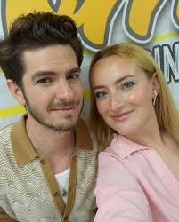 Amelia Dimoldenberg et Andrew Garfield dans les coulisses de leur  rendez-vous au Chicken Shop. : r/Fauxmoi