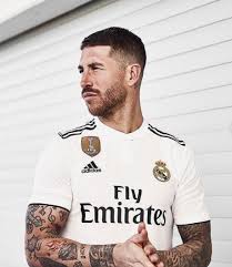 15 modelli di capelli lunghi da uomo sexy,. Pin En Rm