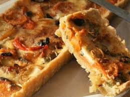 Cuire dans un four réglé à 190 °c (375 °f) trois ou quatre minutes ou jusqu'à ce que le fromage fonde. Tarte Aux Legumes Rotis Bio Sans Gluten Sans Oeufs Vegetarien Recette Par Allergique Gourmand