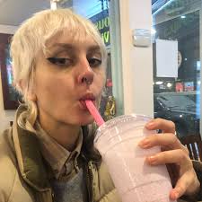 Year in review 2023( special selec'), part 1 1- Snacks before Myriam  Gendron's super inspiring show 💓 2- Going away gift for Ines 🖤 3- My lady  Judy 4- Games, feat @leeroyferg