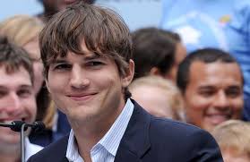 She gave birth to three children including ashton and his siblings, older sister tausha, and a fraternal twin, michael, who had a heart transplant when the brothers were young. Ashton Kutcher Used To See Mila Kunis As His Little Sister 951 Wayv