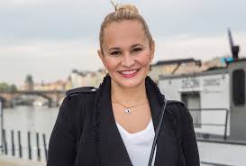 Příkladem je i česká herečka a zpěvačka. Absolonova Nezklamala Take Letos Ma Jako Jedna Z Prvnich Stromecek Sedmicka Cz