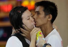 These people didn't sleep, didn't eat, didn't even take a bathroom break. Thai Couple Sets Record For Longest Kiss Cp24 Com