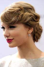 Ten Celebrity Approved Homecoming Hairstyles Medium Hair Styles Vintage Hairstyles Hair Styles