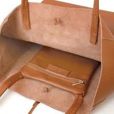 Se han quedado unas manchas que afean la parte externa del bolso. Bolso Piel Personalizado Sagara En Vez De Flores