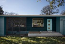 Once you have made a firm decision on the main exterior body paint color, you're ready to move on and choose your exterior trim and accent colors. Choosing Color 1 House 5 Exterior Paint Palettes