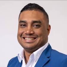 Viene mi gente. ¿Quien será nuestro próximo (a) y seguro (a) gobernador (a)  ?