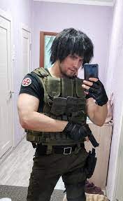 He was a member of the alpha squad within delta platoon and was the team's heavy weapons. Cosplay De Carlos Oliveira Resident Evil Colombia Facebook