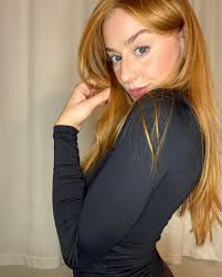 Kristen Thornton's Instagram, Twitter & Facebook