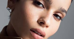 Ysl a indiqué être en désaccord avec la vision des plaignants sur le fait que le mannequin était maladivement maigre mais n'a pas donné de réponse détaillée. Zoe Kravitz Nouvelle Egerie Du Parfum Black Opium D Yves Saint Laurent Marie Claire