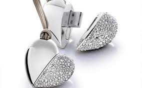 Sevgilisi olan kişileri özel günlerin öncesinde büyük bir telaş sarıyor. Bir Kadin Icin Dogum Gunu Hediyesi 63 Fotograf Yetiskin Bir Kadina Ne Verebilirsin Genc Bir Kiz Icin Orijinal Hediyeler Ilginc Fikirler Kendinizi Yapabileceginiz Siradisi Ve Ozel Olan Nedir