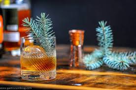 These 12 christmas drink recipes are easy to make & are sure to spread holiday cheer! Pine Old Fashioned Bourbon Old Fashioned Gastronom Cocktails