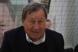Guy Roux était en dédicace à Epernon : “Il n'y a pas que le foot dans la  vie…”