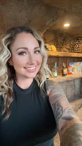 Who is hiring waitresses or bartenders in Albany?