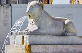 Patung corak imitatif atau figuratif, patung corak imitated atau figurative adalah patung yang dibentuk dengan meniru bentuk yang ada dalam alam kehidupan nyata. Jenis Jenis Patung Berdasarkan Bentuk Fungsi Dan Penjelasannya