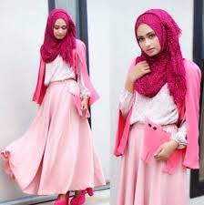 Rok jenis ini mempunyai model yang kecil di atas dan bawah yang lebar. Baju Couple Muslimbuat Anak Abg Couple Keren