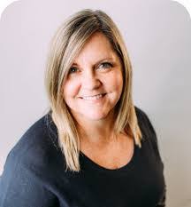 Lisa Toti's Instagram, Twitter & Facebook