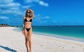 Светлана уверяет, что красивая фигура досталась ей в наследство. Shikarnaya Figura Svetlana Loboda Uletela Na Otdyh I Vylozhila Pervoe Foto V Bikini Otkrito Lv