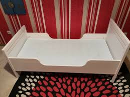 Ich Biete Hier Ein Weisses Kinderbett Holzbett Sundvik Von Ikea Inklusiv Lattenrost Und Matratze Ikea Kinde Kinderbett Ikea Kinderbett Weiss Kleinkindzimmer