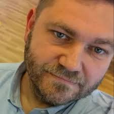 Man ved vi har travlt når selve Chefen møder op i arbejdstøjet.