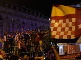 Club atlético de madrid, s.a.d., commonly referred to as atlético de madrid in english or simply as atlético or atleti, is a spanish professional football club based in madrid, that play in la liga. La Liga Young Atletico Madrid Fan Dies In Accident During Title Celebration Football Gulf News