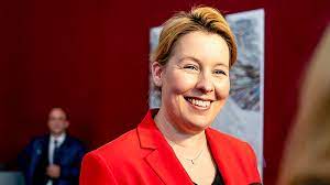 Endlich neue toiletten für die schule im problemkiez, die alten waren zuletzt stinkende kloaken. Giffey Zwei Milliarden Euro Fur Aufholprogramm Fur Kinder