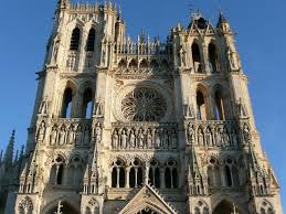 On leur ajoute 22 cocathédrales, qui ne sont plus le siège (lieu) de l'évêque mais en conservent le siège (meuble). Top 10 Des Plus Belles Cathedrales De France Tourisme Seloger