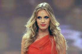 The final five or six contestants travel to an international destination on the american show while germany's version is noncommittal about the number of journeys abroad; 2006 War Lena Gercke Die Erste Gewinnerin Der Noch Jungen Prosieben Castingshow Germanys Next Topmodel Stuttgarter Zeitung