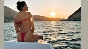 Aybüke Pusatın kırmızı bikinisi sosyal medyayı ikiye böldü - Son Dakika  Magazin Haberleri