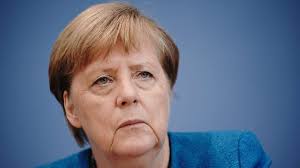 German chancellor angela merkel has walked back on her plan to impose a new hard lockdown during the upcoming easter holiday, apologizing for causing confusion over the restrictions and saying the. Corona Pk Merkel Verteidigt Massnahmen Grosse Silvesterpartys Wird Es Nicht Geben Politik