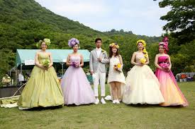 Maybe you would like to learn more about one of these? Kagawa 15 Japan Mai 2016 Junge Japanische Modelle Zeigen Hochzeitskleid Fur Fruhling 2016 Brautansammlung In Zentuji Gogakunosato Park In Kagawa Japan Lizenzfreie Fotos Bilder Und Stock Fotografie Image 56983788