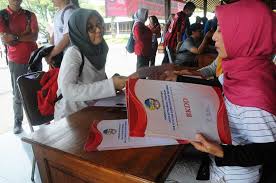 Sejak 11 november 2019 penerimaan calon pegawai negeri sipil (cpns) 2019 telah dibuka, daftar gaji calon pns menarik untuk ditelursuri. Wuih Cpns Baru Langsung Terima Gaji Rp 1 965 360 Radar Pekalongan Online