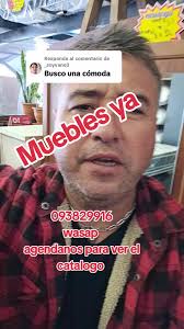 Muebles cómodos y modernos disponibles en el local