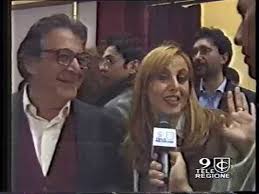 Alessandra casella è sempre stata riservatissima sulla sua vita privata, vivendo l'amore per il marito e quello per la sua famiglia lontana dai riflettori. Alessandra Casella E Carlo Alighiero 1996 Presentano Inventarsi Il Masch