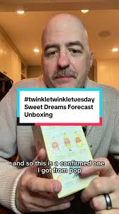 It’s #twinkletwinkletuesday from our friend @blindboxrudy. Let’s open  another Twinkle from the Sweet Dreams Forecast series. #twinkletwinkle  #popmart #pendant #unboxing