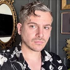 Kash Doll uses $20 Bill to wipe her nose during courtside date with  boyfriend Za'Darius Smith 🤧