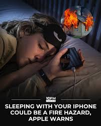 Apple 警告用戶不要睡在充電的iPhone 旁邊— 尤其是枕頭或毯子下。 為什麼?  高溫受困,電池會過熱,在某些情況下,這導致火災、燒傷或嚴重損傷。 他們的官方指引: • 總是在平坦通風良好的表面充電•