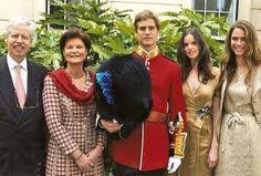 Ein steirischer burgherr und prinz aus liechtenstein soll einen der größten braunbären europas in rumänien geschossen haben. 36 Furstentum Liechtenstein Ideen Waldstein Prince Konigliche Hochzeitskleider