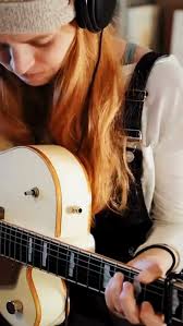 Things that are good for you: 🥦 broccoli, ☀️ sunshine, and MY NEW SINGLE  THAT JUST DROPPED TODAY 🎵🎸😉