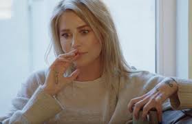 Alle farben und größen vorhanden. Komt Alles Weer Goed Met Sean Dhondt Allison Scott Keert Na Half Jaar Terug Naar Belgie Metro Krant