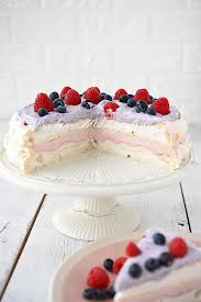 Pavlova Torte Mit Himbeeren Und Heidelbeeren Rezept Pavlova Kuchen Und Torten Einfacher Nachtisch