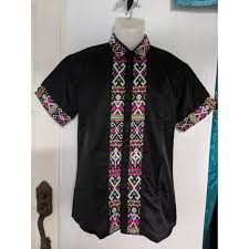 kain asas bagi pembuatan pakaian tradisional lelaki dusun suang lotud ialah fabrik komersial hitam , sutera atau baldu untuk upacara. Baju Tradisional Moden Sabah Kemeja Lelaki Rungus Shopee Malaysia