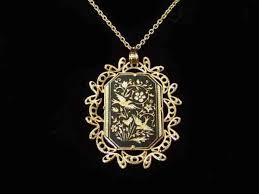 Black And Gold Jewelry From Spain Best Souvenirs From Spain Italian Gold Jewelry Jewellery Design Sketches Gold Jewellery Design