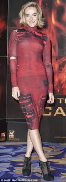 She was required to wear a skintight wetsuit throughout most of the hunger games: Jennifer Lawrence Discusses The Issue Of Camel Toe Whilst Filming The Hunger Games In A Very Tight Wetsuit Daily Mail Online
